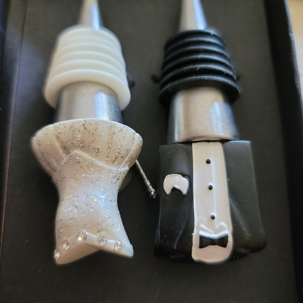 BEAUTIFUL Wine Cork Bride and Groom Wedding corks